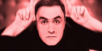 Revoltohet dhe idioti Arjan: Na mbylli, i Gjati, na mbylli! Ka 20 vjet që e pret këtë ditë Mirë ua bën idiotëve të këtij katundi