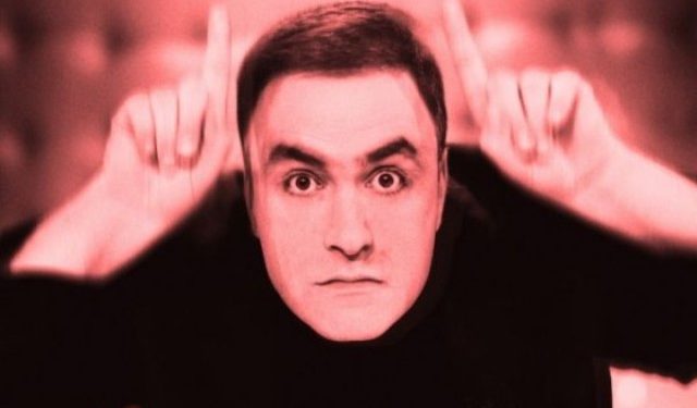 Revoltohet dhe idioti Arjan: Na mbylli, i Gjati, na mbylli! Ka 20 vjet që e pret këtë ditë Mirë ua bën idiotëve të këtij katundi