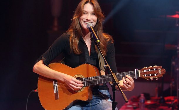 Carla Bruni inskenon një krizë frymëmarrjeje:Ne nuk kemi frikë nga koronavirusi, video virale