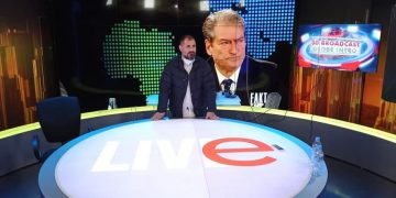 Dëgjoni Çim Pekun si humorist: E turpshme! Rama u rreshtua me Rusinë e Kinën me dërgimin e mjekëve në Itali