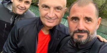 Mohoi që financohej nga Berisha dhe Meta: Çim Peka zbulon 8 intelektualët “milionerë” të Tiranës që sipas tij i japin paratë