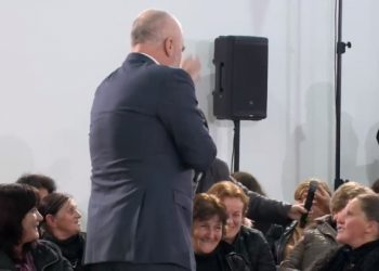 VIDEO/ Qytetarja e pyet për Metën, Rama: Aman mos na e sillni tersin këtu! Lëreni atje në Presidencë