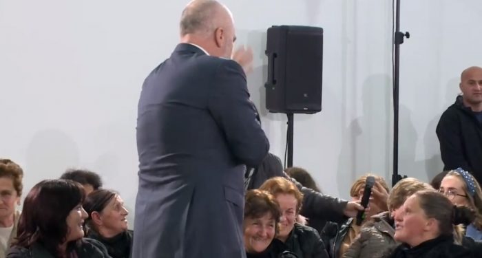 VIDEO/ Qytetarja e pyet për Metën, Rama: Aman mos na e sillni tersin këtu! Lëreni atje në Presidencë