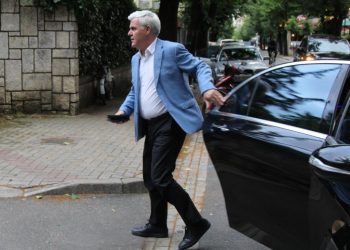 Fatmir Xhafaj nxjerr emrin e Robert Tucit të SHISH, të përfshirë në çështjen “Babale”: Bashkëpunoi dhe një zyrtar i lartë në Qeveri