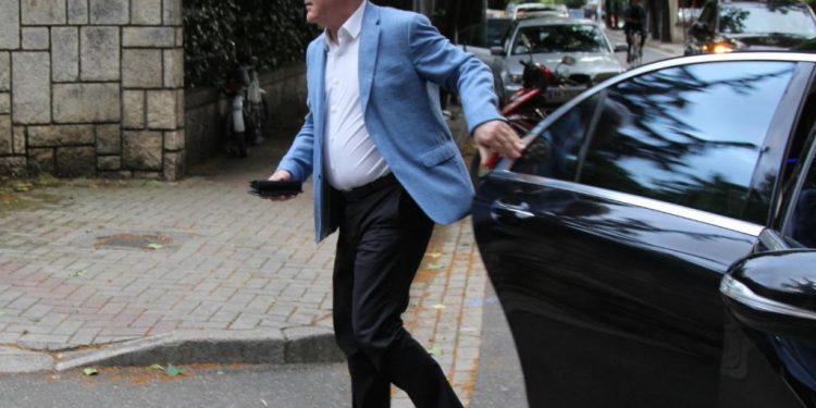 Fatmir Xhafaj nxjerr emrin e Robert Tucit të SHISH, të përfshirë në çështjen “Babale”: Bashkëpunoi dhe një zyrtar i lartë në Qeveri