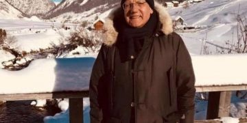 Gino, vjen na jep një dorë?! “Shuhet” mjeku pensionist që u kthye të ndihmonte kolegët!!