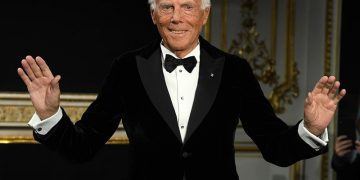 Giorgo Armani kthen fabrikat në “punishte” kundër koronavirusit: do të prodhojnë veshje spitalore!