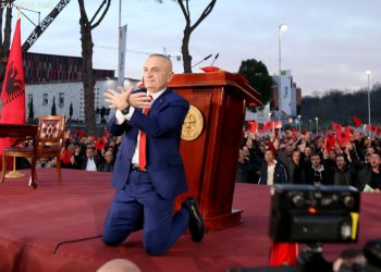 Shtatëmbëdhjetë hijet e Ilir Metës