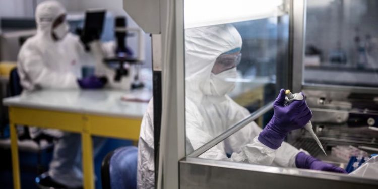 Mbyllet në karantinë shqiptarja e parë që dyshohet se është prekur nga koronavirusi, sapo ishte kthyer nga Italia