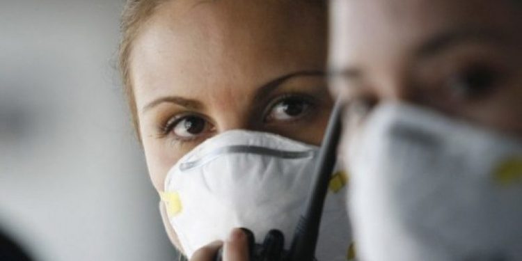 Janë heronjtë e ditëve të sotme, por tani mjekët ia marrin këngës: Një ditë e re me diell do vijë! (Video)