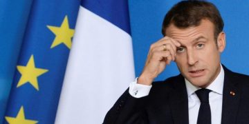 Mbyllen kufijtë për të huajt, fillon karantina për francezët, Macron: Jemi në një luftë…kush shkel rregullat ndëshkohet
