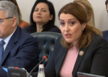 Ministrja Manastirliu tregon rastet e para me koronavirus në Shqipëri, janë testuar personat që kanë pasur kontakt me ta!