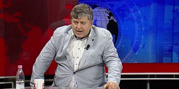 Për të përhapur panik Monika ndërron strategji: Angazhon mjekun kandidat për deputet të LSI-së Petritin e dytë