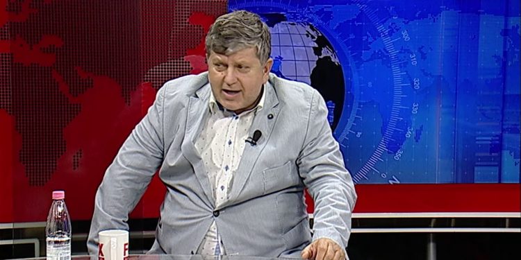 Për të përhapur panik Monika ndërron strategji: Angazhon mjekun kandidat për deputet të LSI-së Petritin e dytë