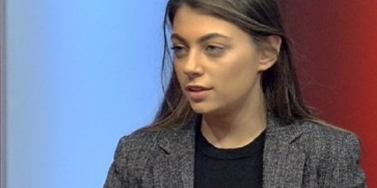 Kreshnik Spahiu e bënë për të “qarë” ish-deputeten mediokre të LSI: Pranvera shqiptare nisi pas 21 janarit