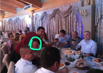 SHËNIM: Problemi nuk është ku janë bërë fotot, por Ilir Meta që feston me dy kriminelë
