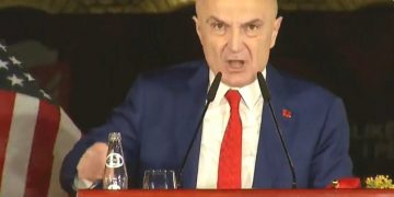 Meta premton shpërndarjen e parlamentit