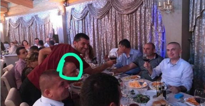 SHËNIM: Problemi nuk është ku janë bërë fotot, por Ilir Meta që feston me dy kriminelë