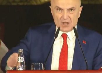 Rreziku nga reforma, presidenti sërish tentativa për pazare me amerikanët dhe mazhorancën, lëvizje për t’i shpëtuar shkarkimit e ndëshkimit