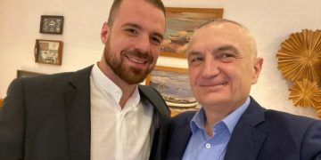 “Lindur e rritur në Gjermani”: Mashtrimi i Metës, me boksierin që e kishte në ballë të mitingut