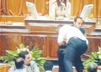 Kërcënimi: A mundet Ilir Meta të futet fizikisht në Parlament?