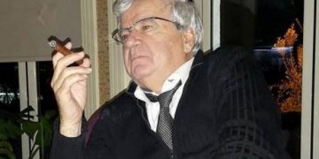 Sorrat këtu krakëllijnë kundër mjekëve në Itali, bjerini këmbës. Na bënë krenarë