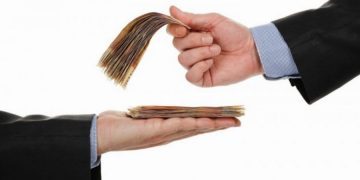 Qeveria miraton vendimin që i përgjysmon rrogat vetes për 3 muaj