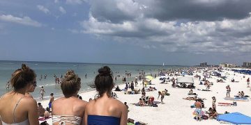 Imazhet shokuese nga Florida tregojnë njerëz që mbushin plazhet duke refuzuar udhëzimet e koronavirusit