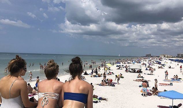 Imazhet shokuese nga Florida tregojnë njerëz që mbushin plazhet duke refuzuar udhëzimet e koronavirusit