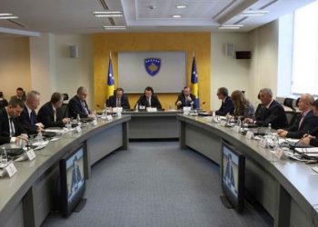 Merret vendimi, Albin Kurti heq taksën ndaj Serbisë
