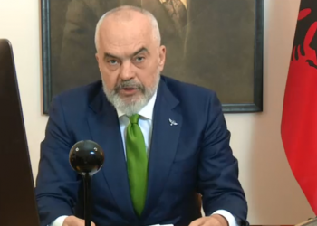 Qytetari nuk bindet që i telefonon Rama: S’ma merr mendja që je Edi, të puth nga larg kushdo qofsh