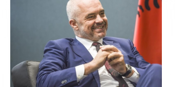 Politikani më i djathtë, kryetari i PS, Edi Rama
