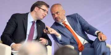 Kamionët e Kosovës të bllokuara në kufirin serb/ Rama mesazh publik Vuçiçit: Ngrijeni atë tra, ta bëjmë rajonin tonë një shembull të shndritshëm të solidaritetit