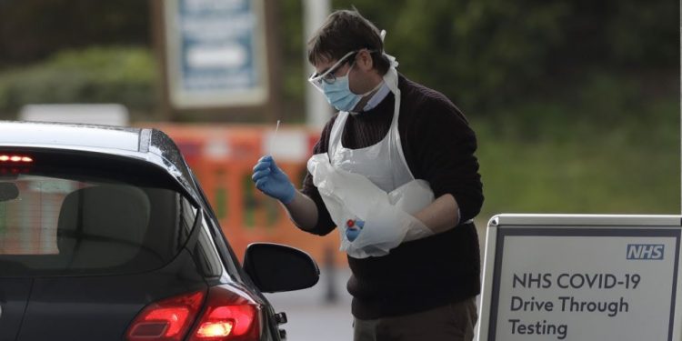 Testi që për 3 minuta të tregon se je pozitiv dhe për 13 minuta që je negativ