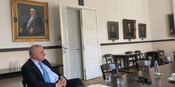 “Mjeku i preshit” Tritan Shehu i mërzitur me coronovirusin pse nuk po vjenë në Shqipëri!