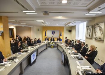 Kosovë/ Tre skenarët pas rrëzimit të qeverisë