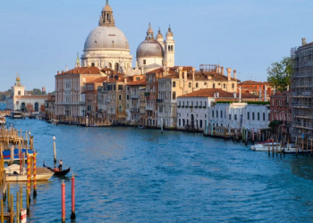 Koronavirusi gjallëron jetën nën ujë të Venecias por ky rigjenerim vjen …