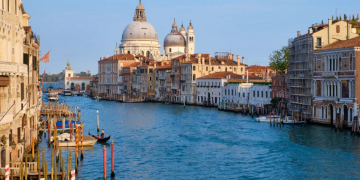 Koronavirusi gjallëron jetën nën ujë të Venecias por ky rigjenerim vjen …