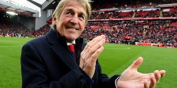 Legjenda e Liverpoolit fiton betejën me Covid-19, largohet nga spitali