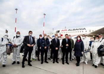 Zv.ministri italian përlotet kur zbulon lidhjen me dy mjekët shqiptarë: Nuk do t’jua harrojmë, nëse keni nevojë mbështetuni te ne!