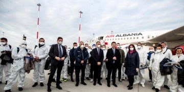 Zv.ministri italian përlotet kur zbulon lidhjen me dy mjekët shqiptarë: Nuk do t’jua harrojmë, nëse keni nevojë mbështetuni te ne!