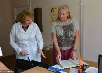 Po fliste me ministrin, mjekja ruse bie nga dritarja e katit të pestë