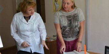 Po fliste me ministrin, mjekja ruse bie nga dritarja e katit të pestë