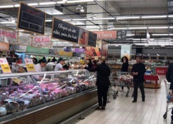 Më në fund drejt normalitetit: Zbardhet lista e plotë e të gjithë bizneseve që do hapen prej të hënës, ndërsa këto shërbime do vazhdojnë të jenë të mbyllura