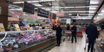 Më në fund drejt normalitetit: Zbardhet lista e plotë e të gjithë bizneseve që do hapen prej të hënës, ndërsa këto shërbime do vazhdojnë të jenë të mbyllura