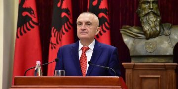 Ndarja nga jeta të ish- kampionit të boksit me COVID-19/ Meta: Luftoi fort dhe nuk u dorëzua lehtë