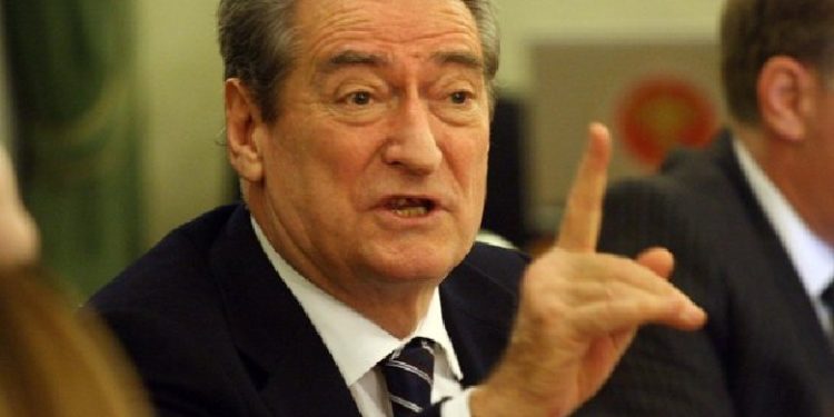 Ligj në Kuvend për përjashtimin e Sali Berishës nga politika, kategoritë e tjera që ‘digjen’ me të shkuar komuniste