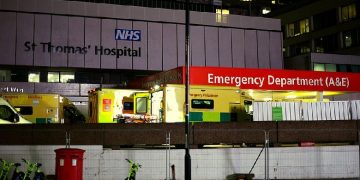 Covid-19, Boris Johnson ‘furnizohet’ me 4 litra oksigjen. Trump: Kemi dërguar në Londër një ilaç eksperimental