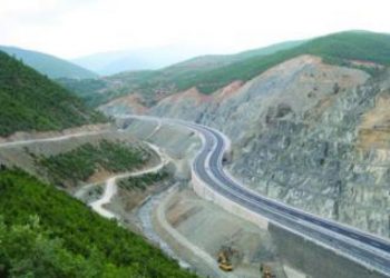 Rama poston videon: Rruga e Abërit po merr formë!