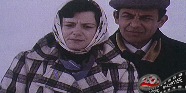 Në kujtim të Rikard Ljares! Historia e dashurisë që lindi nga një film dhe kërkesa për portretin e tij: “Të vogël, sa më të vogël. Ose, e di ç’ke ti, miku im, lëre fare pa kornizë!”.